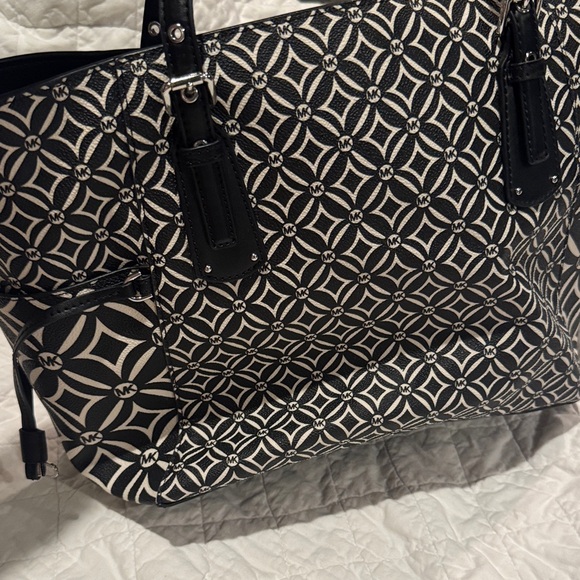 Michael Kors Black and White Tote Bag - Picture 3 of 8